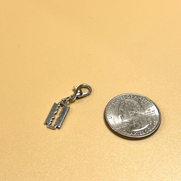 Razor 🪒 Charm - Picture 2 of 2